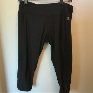 Kenneth Cole Reaction Black Cropped Leggings